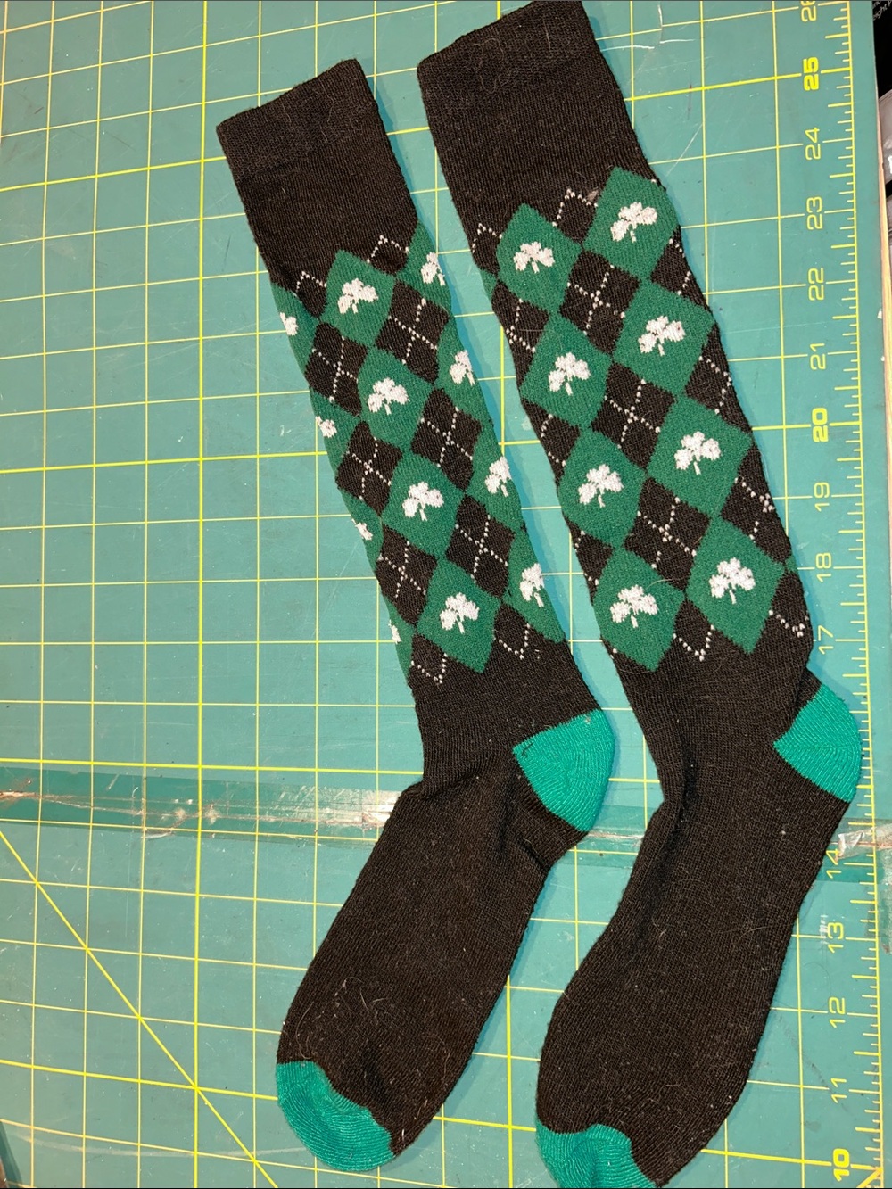 Women's Black & Green Argyle Shamrock Dress Socks